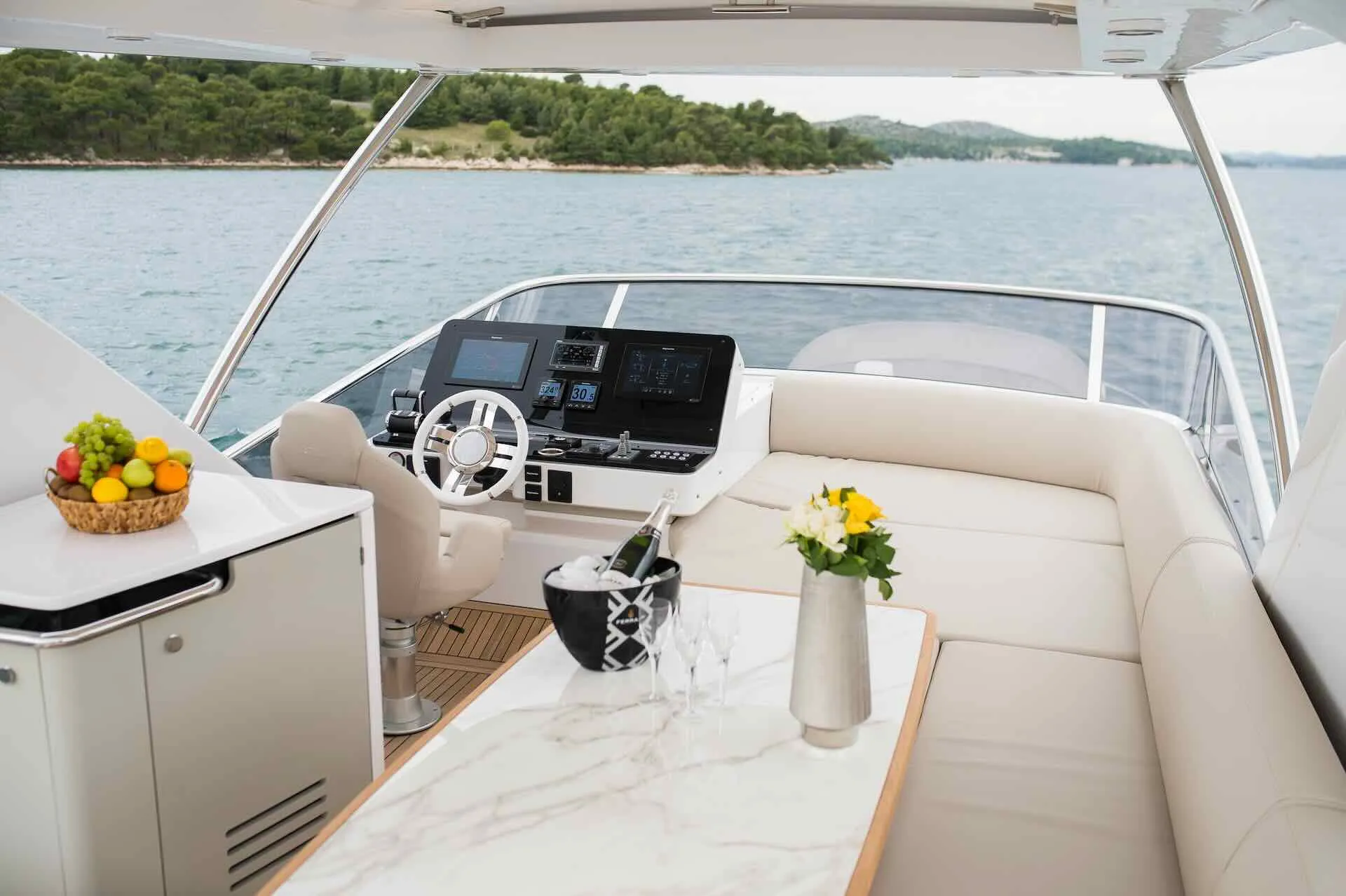 MAWI Azimut 55 Fly luxury yacht for sale