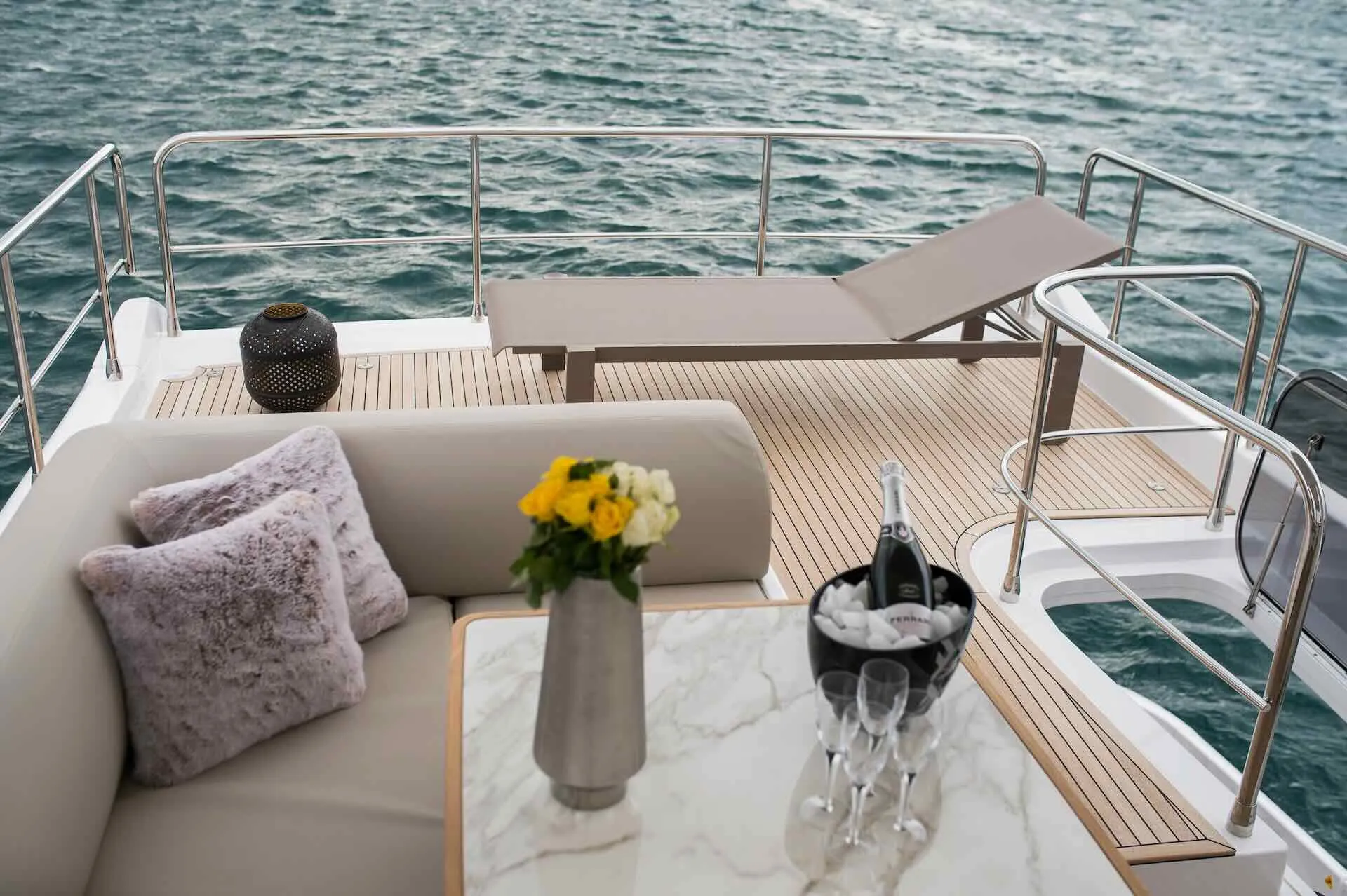 MAWI Azimut 55 Fly luxury yacht for sale