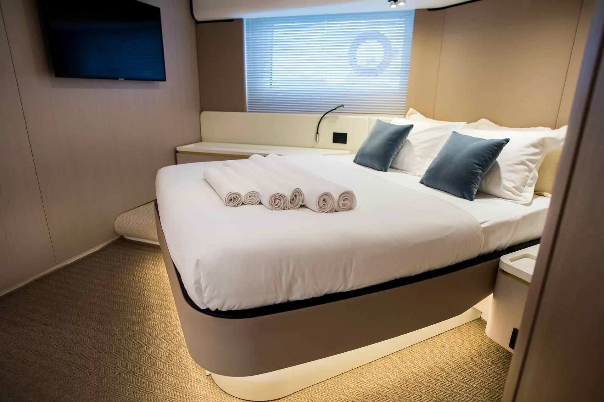 MAWI Azimut 55 Fly luxury yacht for sale