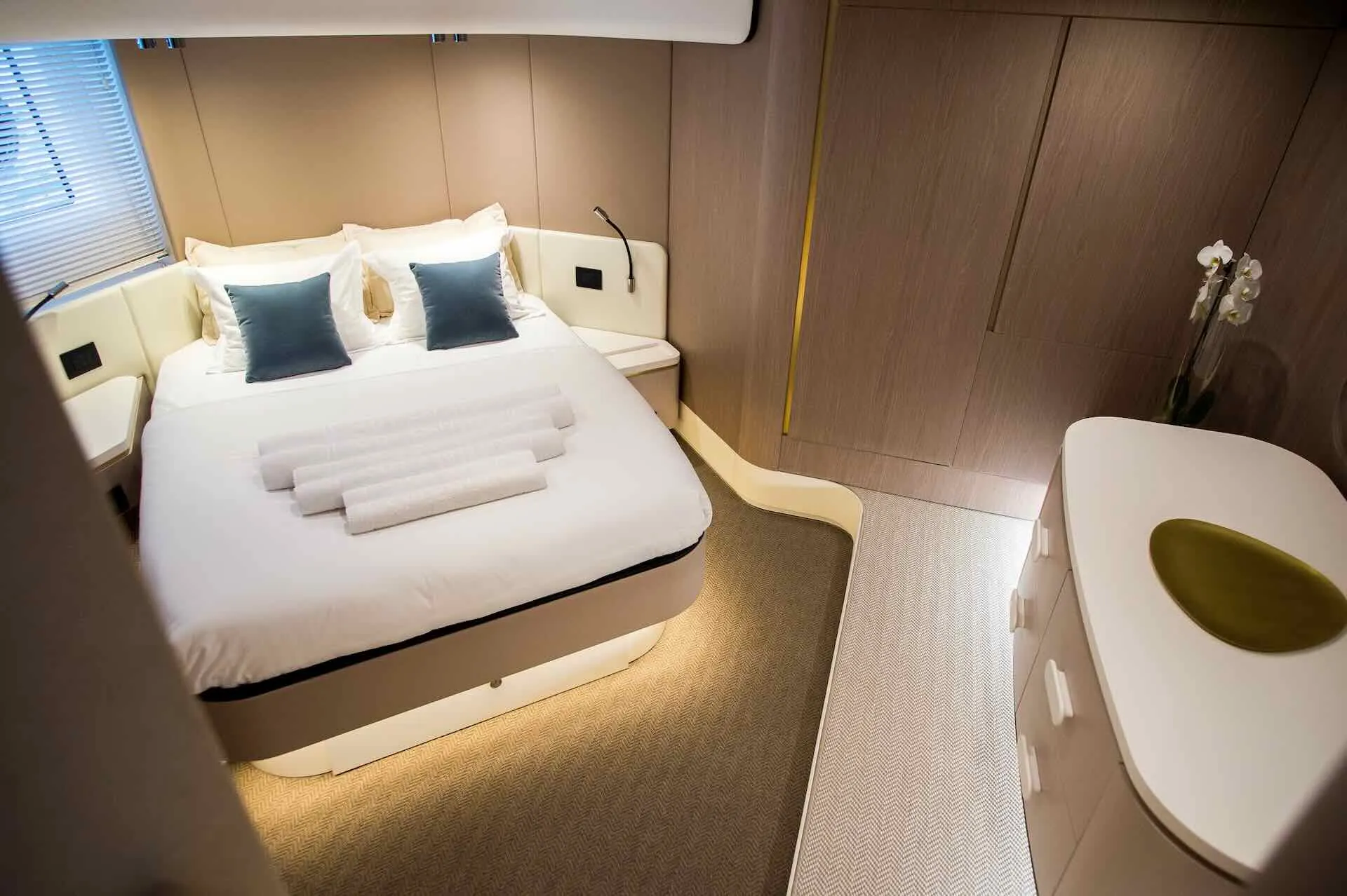 MAWI Azimut 55 Fly luxury yacht for sale