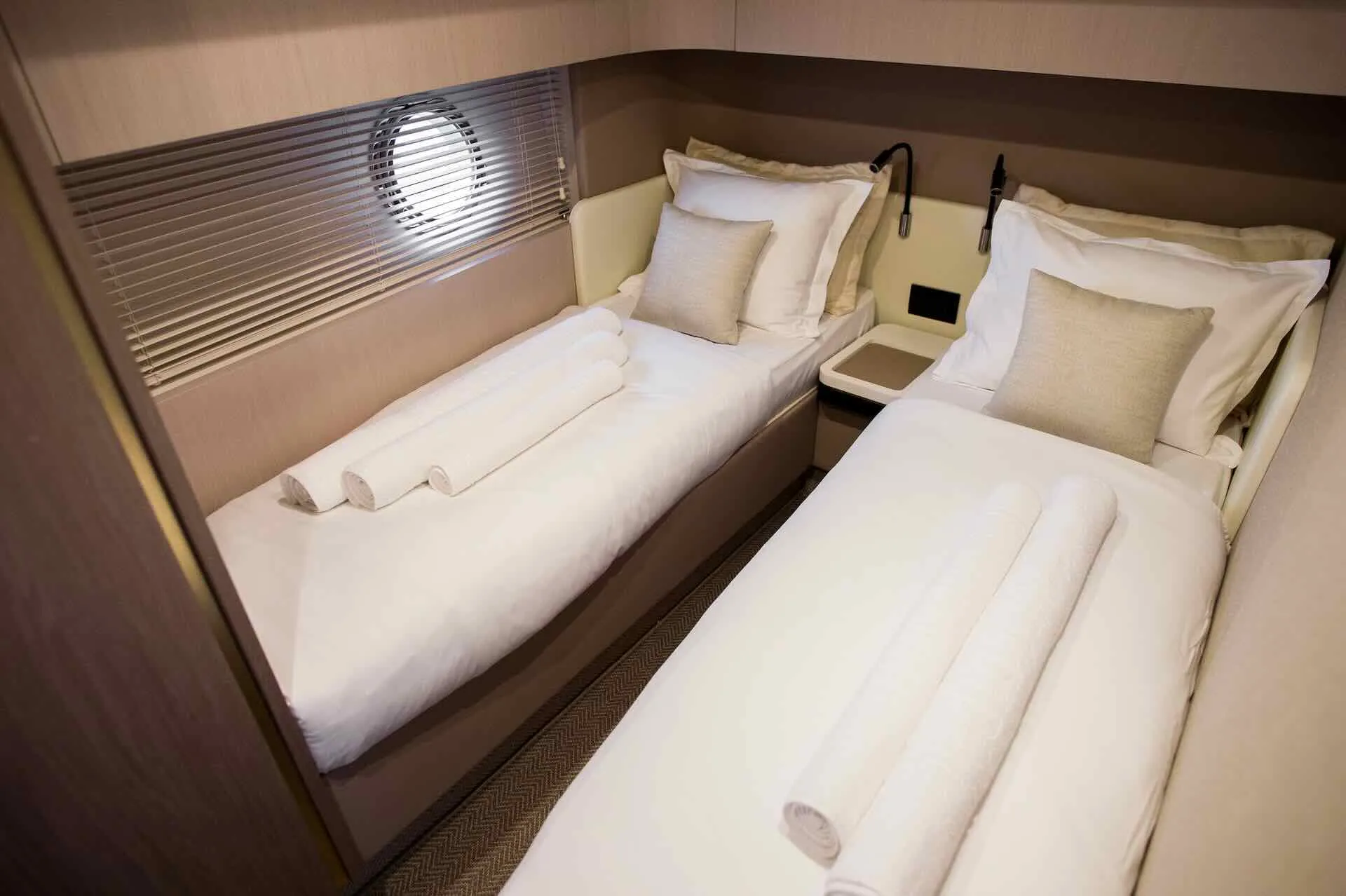 MAWI Azimut 55 Fly luxury yacht for sale