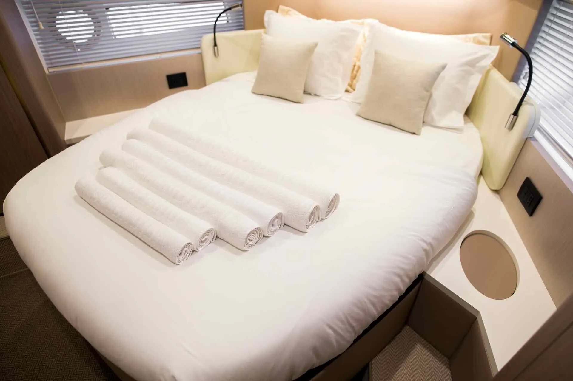 MAWI Azimut 55 Fly luxury yacht for sale