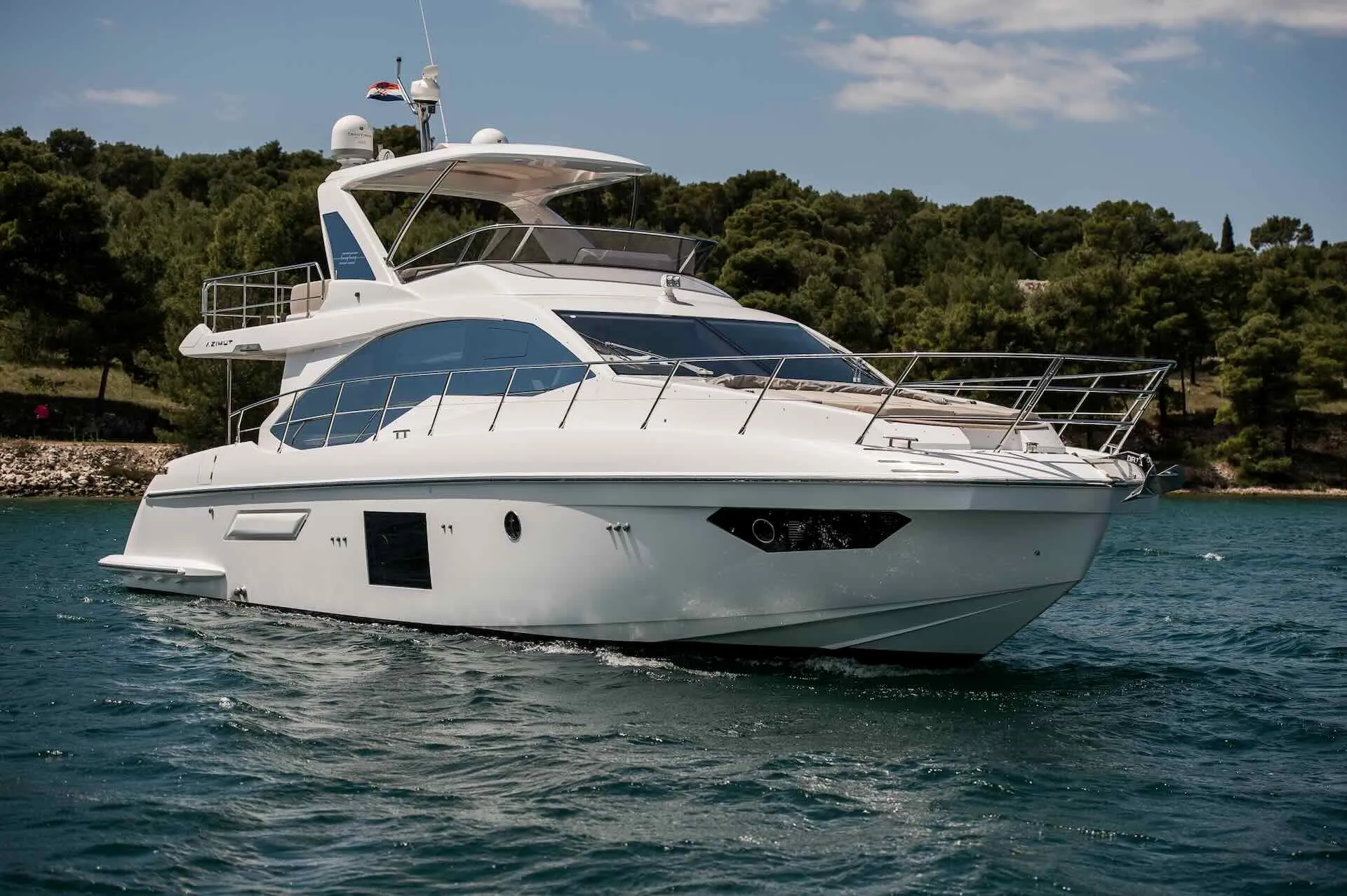 MAWI Azimut 55 Fly luxury yacht for sale