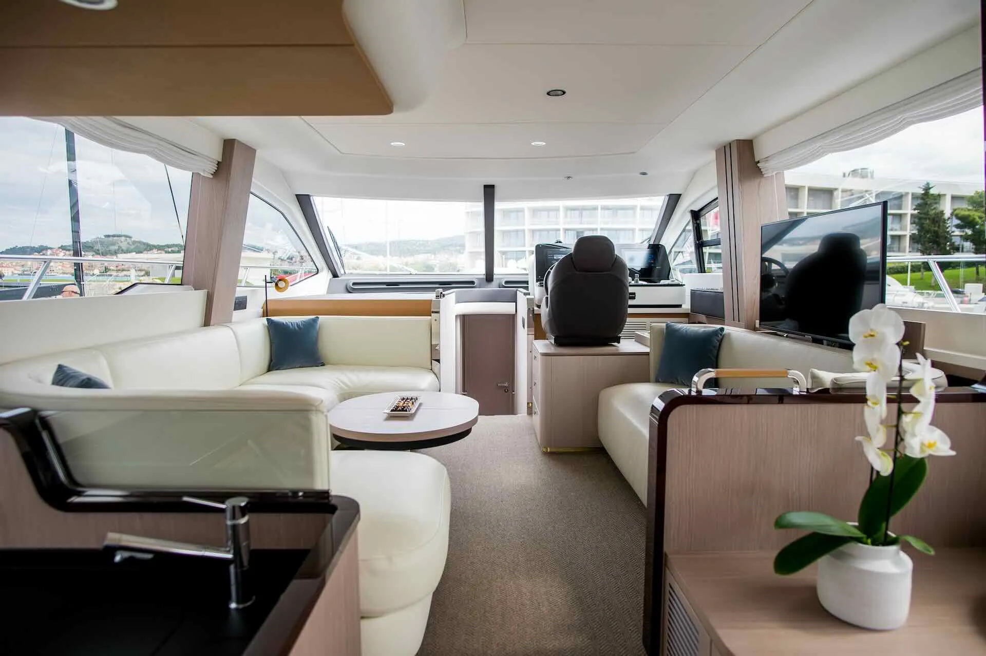 MAWI Azimut 55 Fly luxury yacht for sale