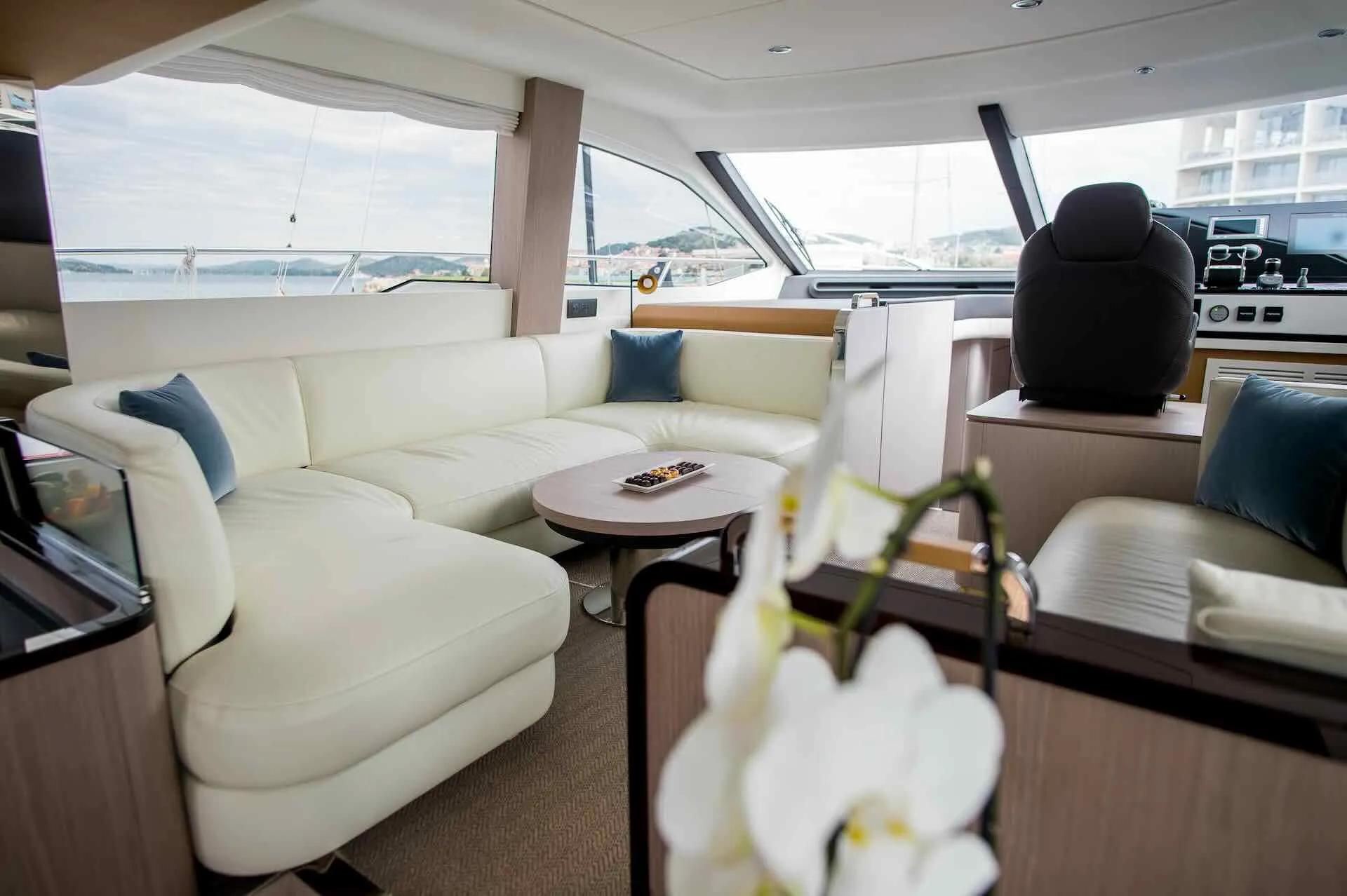 MAWI Azimut 55 Fly luxury yacht for sale