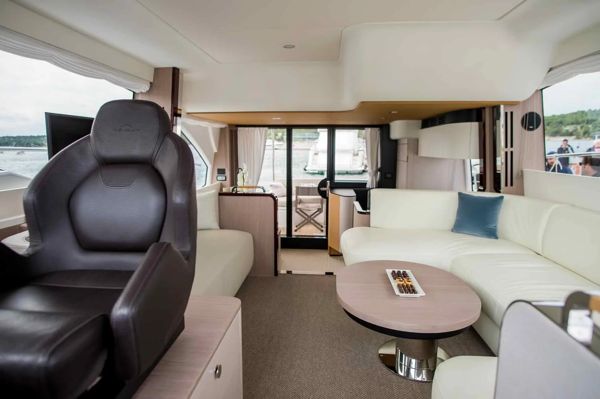 MAWI Azimut 55 Fly luxury yacht for sale
