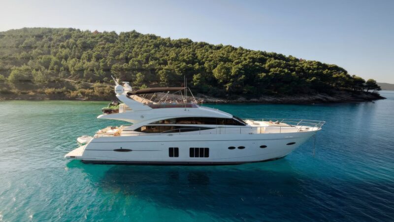 CHAMPION — Princess 72 yacht charter