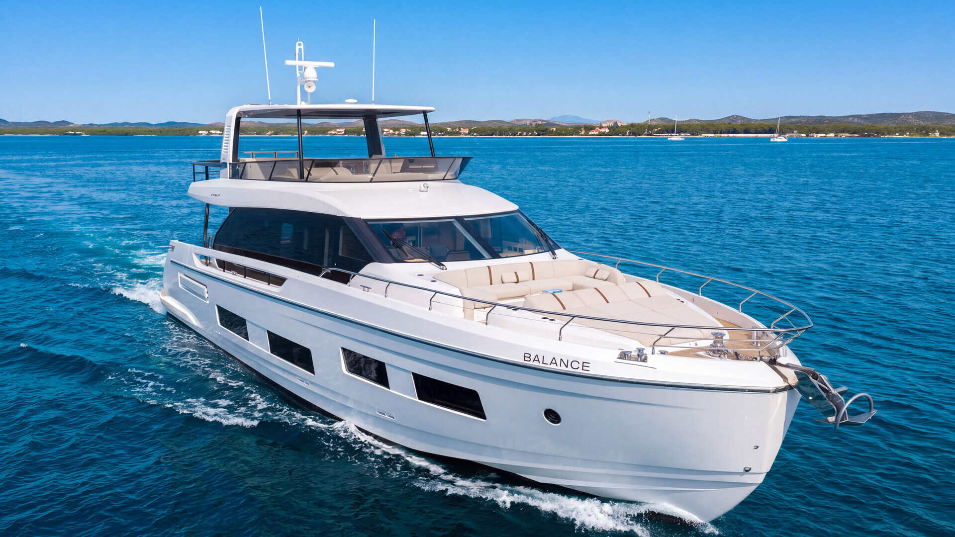 BALANCE Azimut 82 Fly cruising, bow quarter view