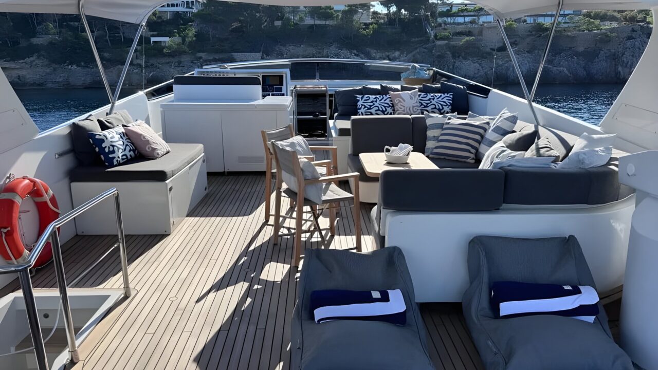 BLUE MOON flybridge