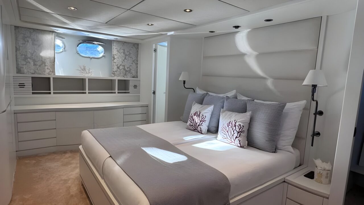BLUE MOON master cabin