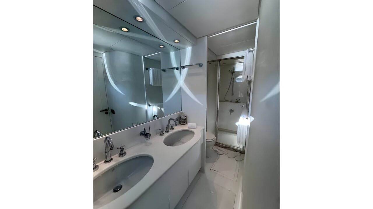 BLUE MOON bathroom