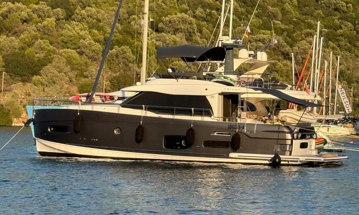 SUMBA Azimut Magellano 53 at anchor