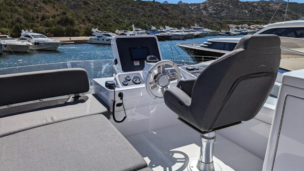 SUMBA flybridge helm